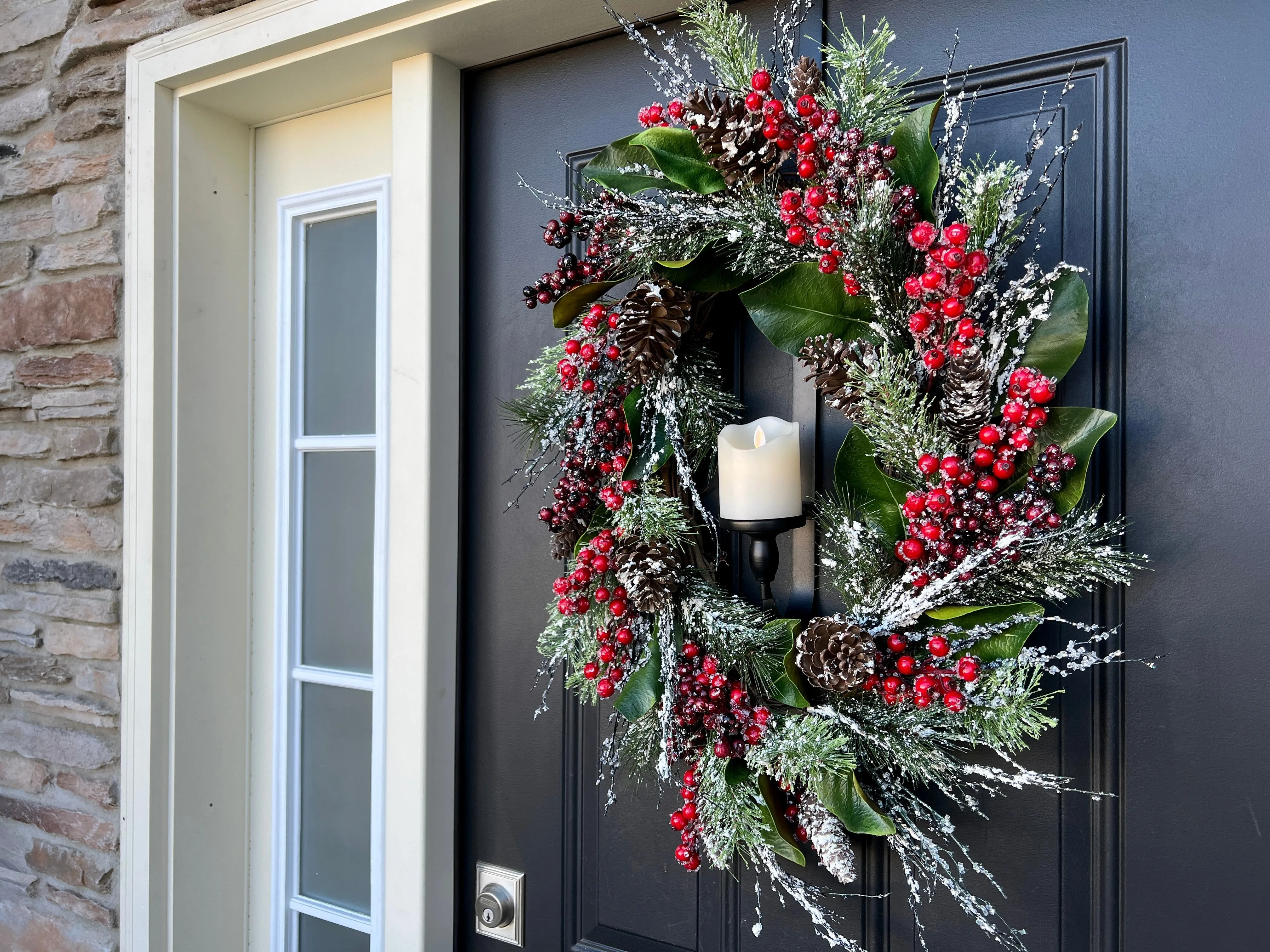 Classic Oval Christmas Wreath with Flickering Candle