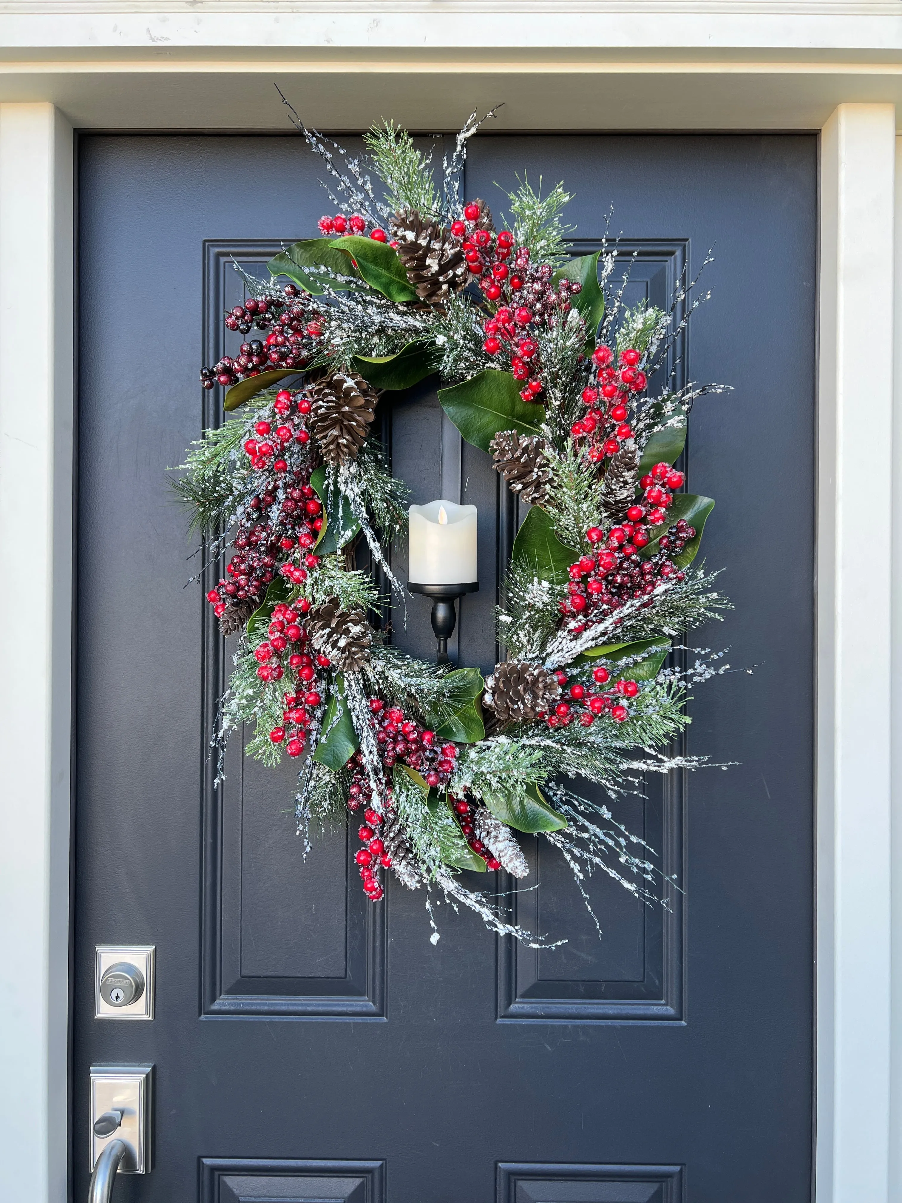 Classic Oval Christmas Wreath with Flickering Candle
