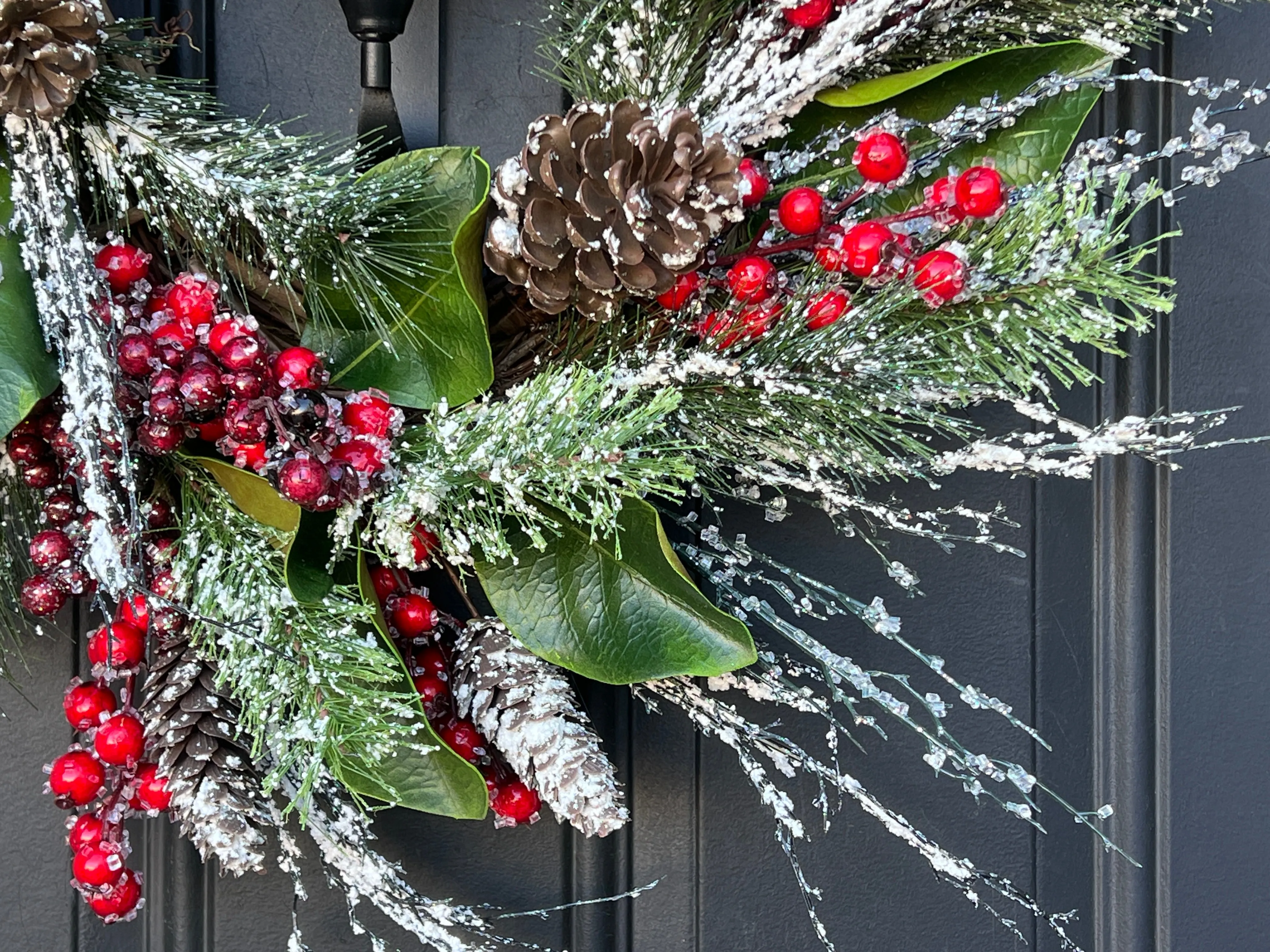 Classic Oval Christmas Wreath with Flickering Candle