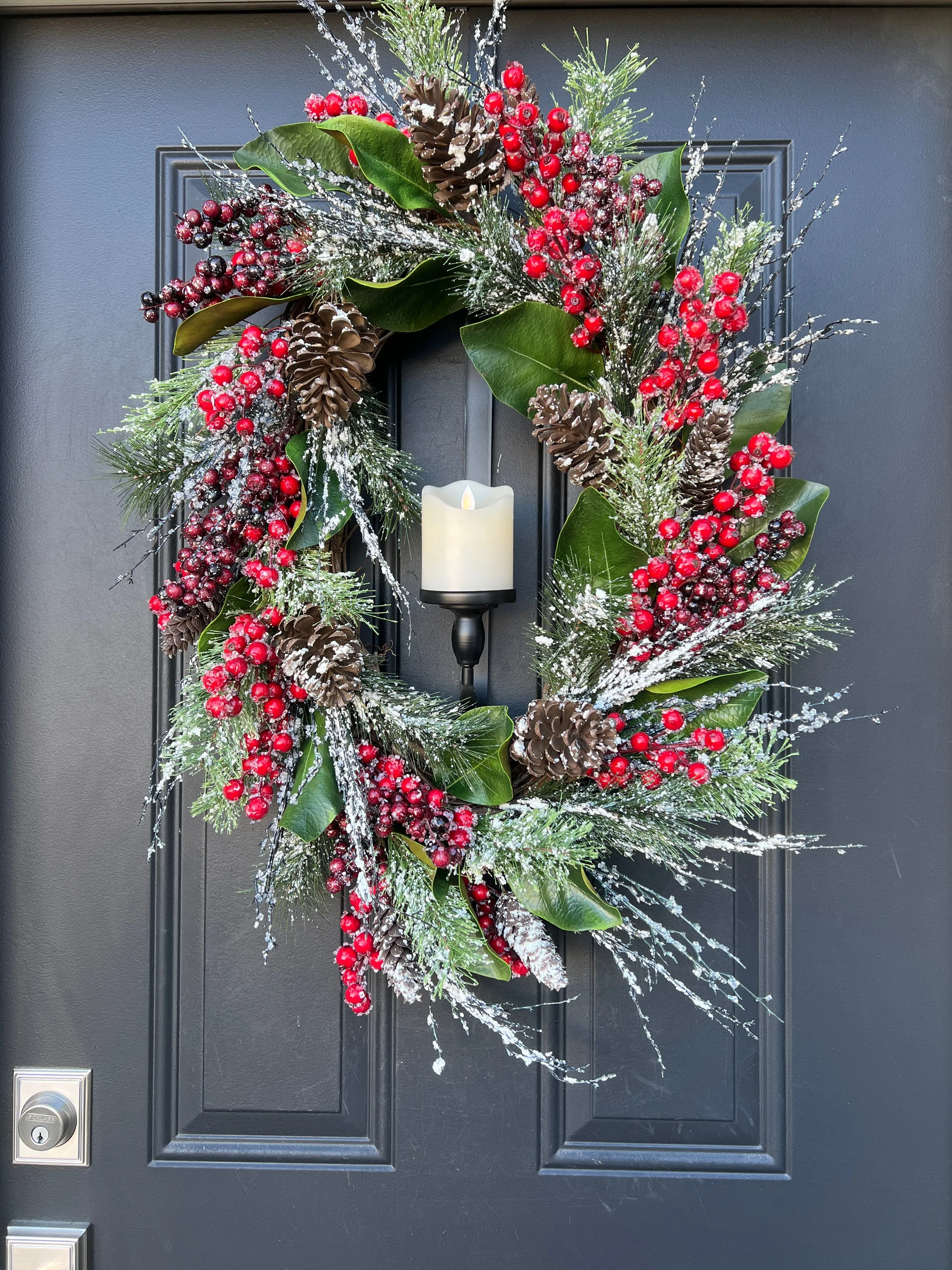 Classic Oval Christmas Wreath with Flickering Candle