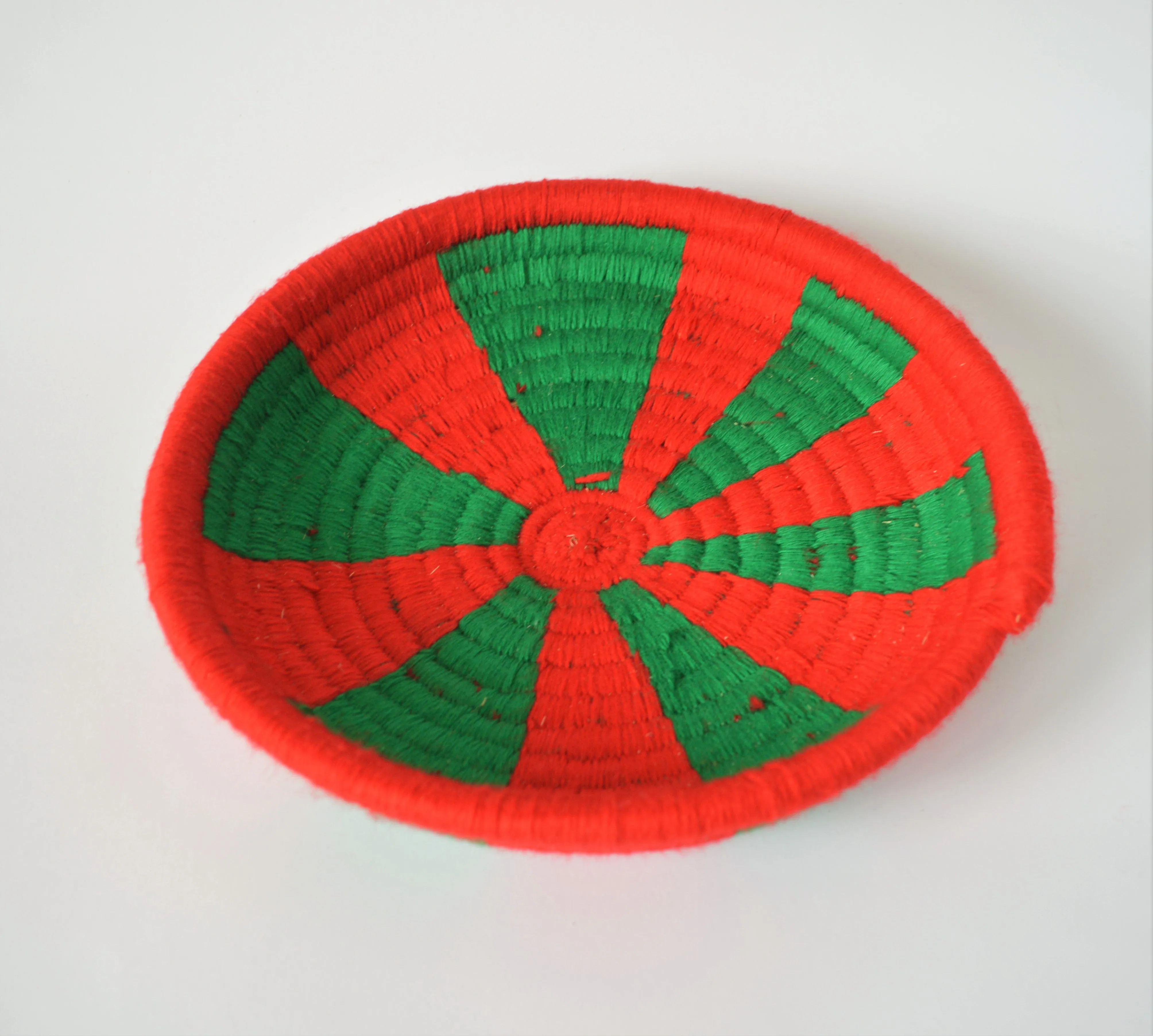 Egyptian wool palm fruit plate (green and red)
