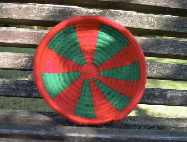Egyptian wool palm fruit plate (green and red)