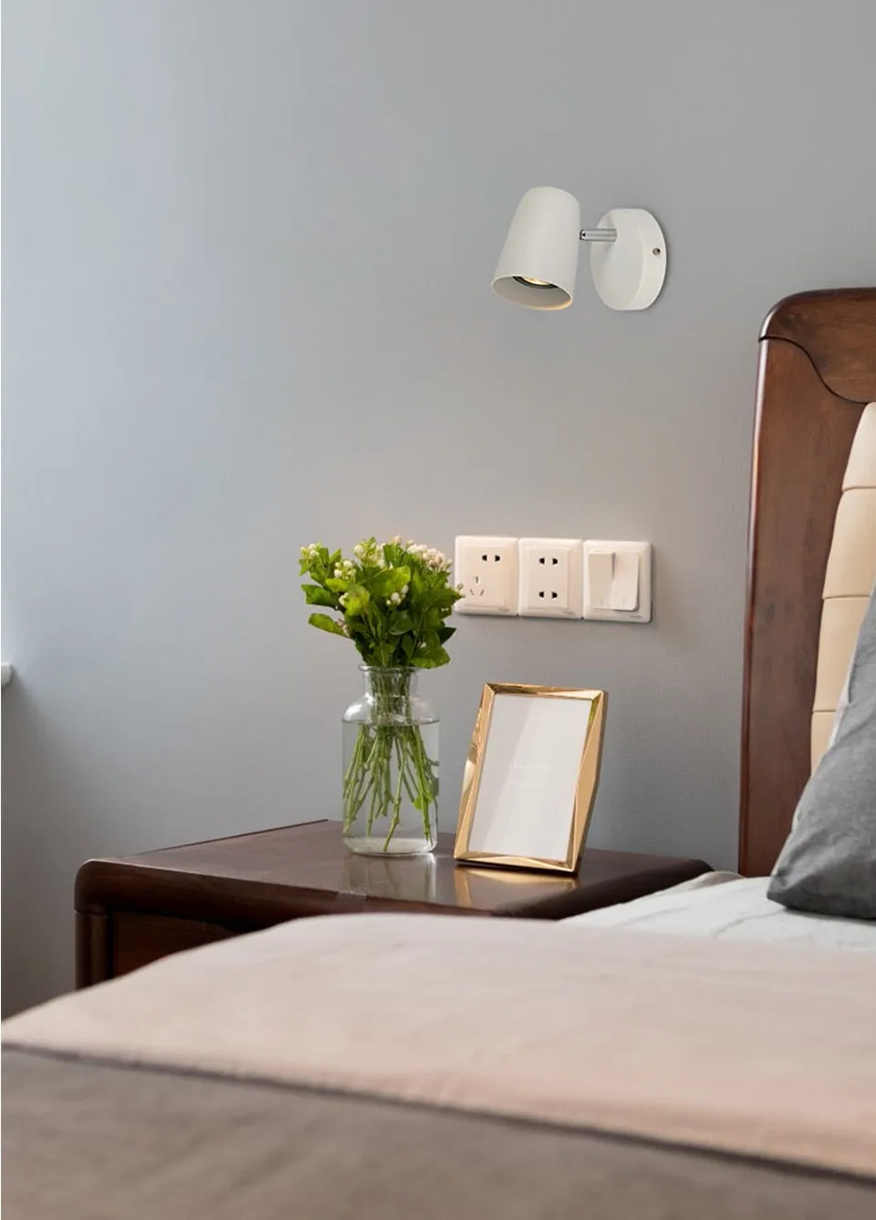 Husk Pro LED Wall Light